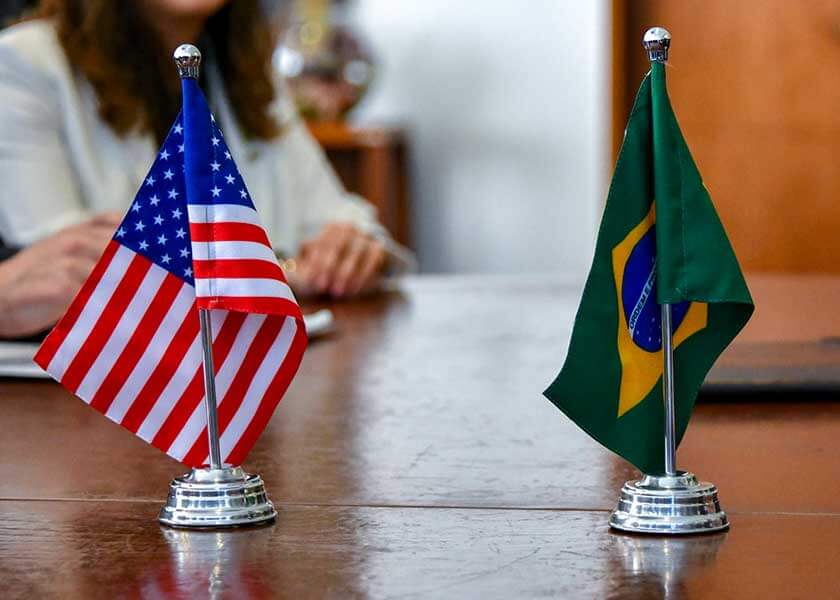 美国和巴西旗帜